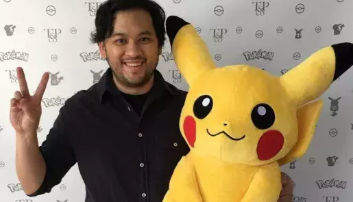 Eric Medalle y Pikachu